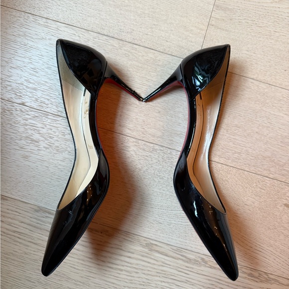 Elegant Black Patent Leather Pumps - Picture 1 of 8